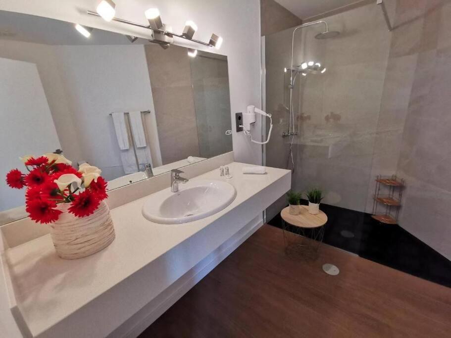 Chale Esmeralda - Charming Studios In Calheta Beach Luaran gambar