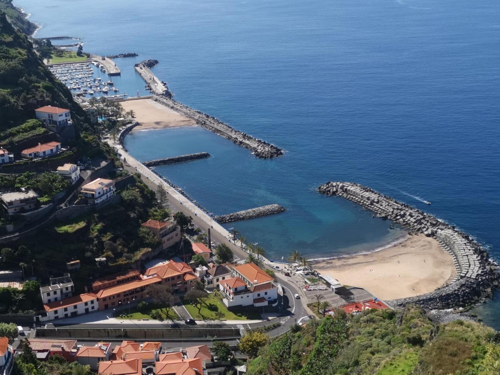 Chale Esmeralda - Charming Studios In Calheta Beach Luaran gambar