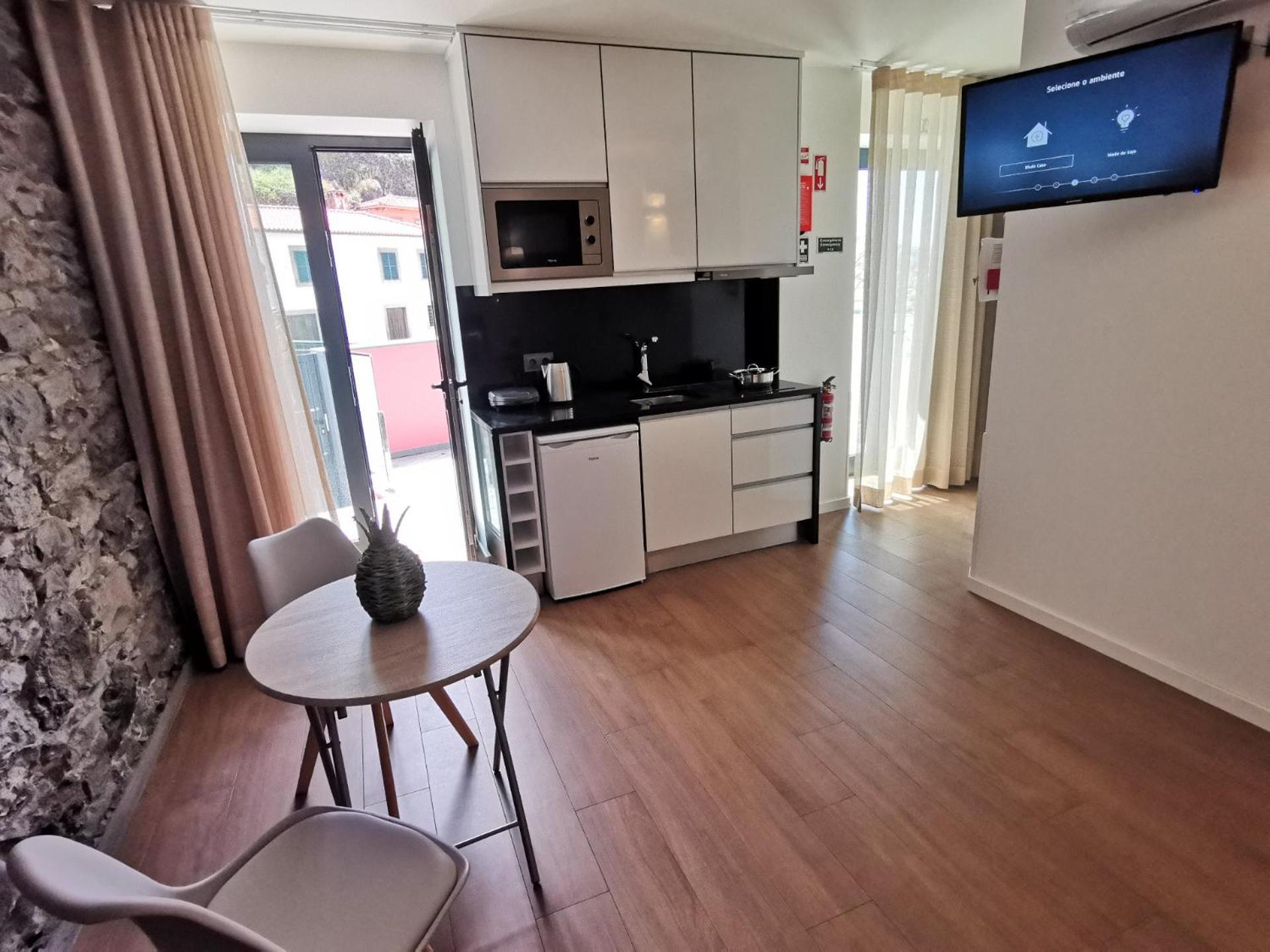Chale Esmeralda - Charming Studios In Calheta Beach Luaran gambar