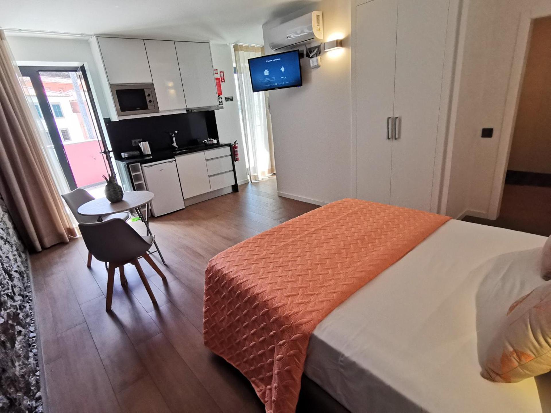Chale Esmeralda - Charming Studios In Calheta Beach Luaran gambar
