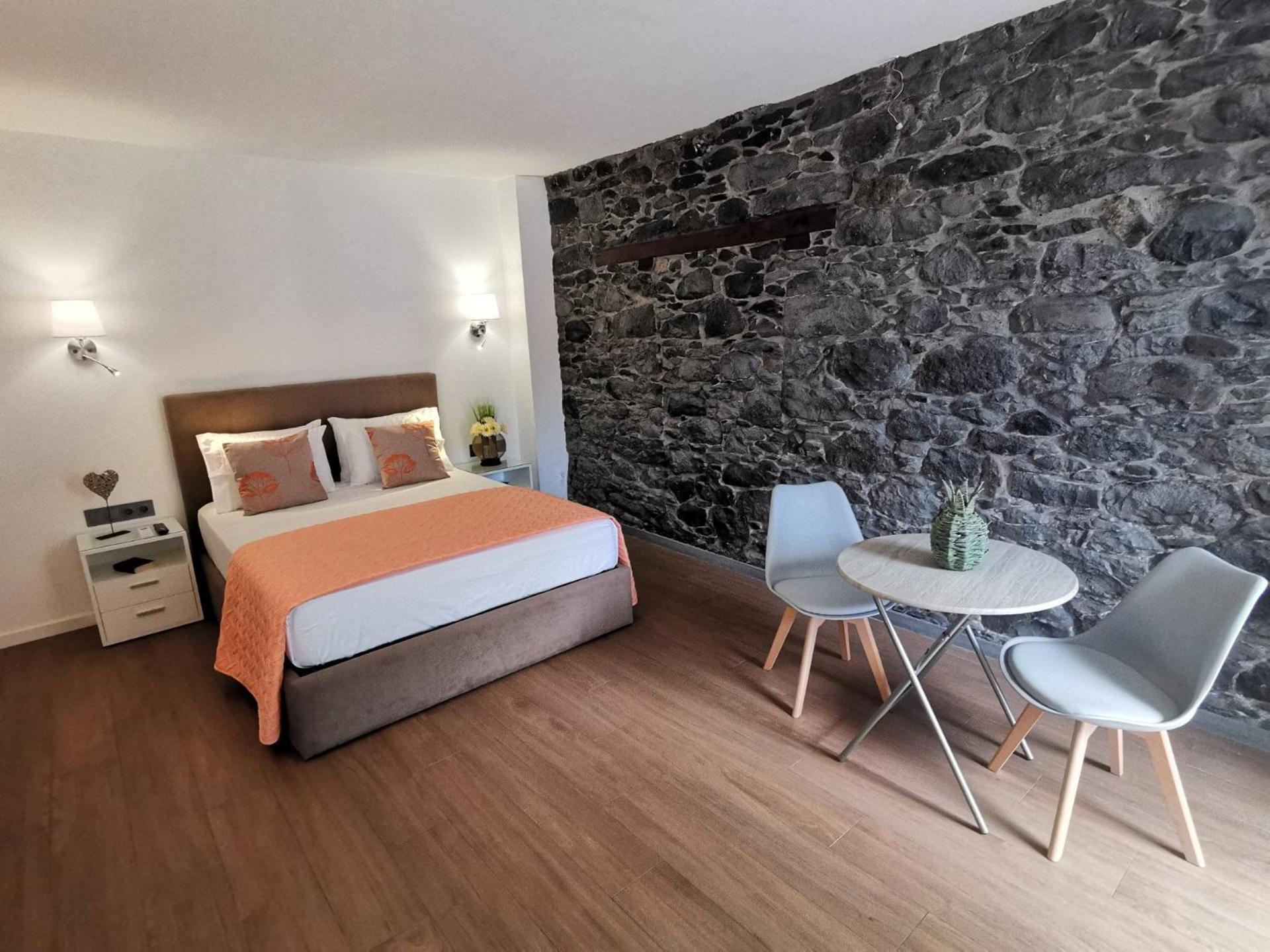 Chale Esmeralda - Charming Studios In Calheta Beach Luaran gambar