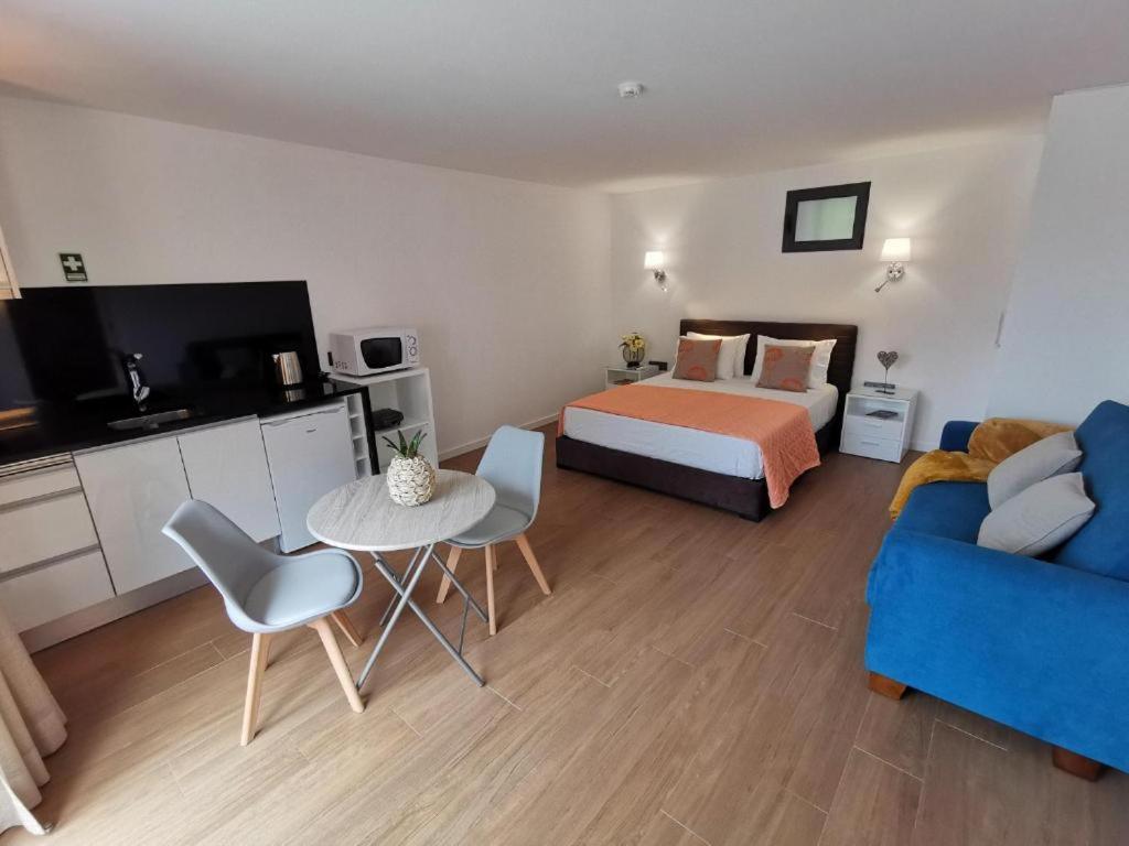 Chale Esmeralda - Charming Studios In Calheta Beach Luaran gambar