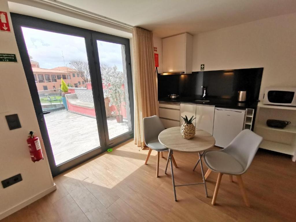 Chale Esmeralda - Charming Studios In Calheta Beach Luaran gambar