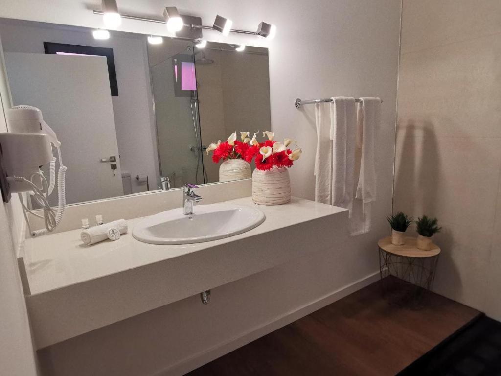 Chale Esmeralda - Charming Studios In Calheta Beach Luaran gambar