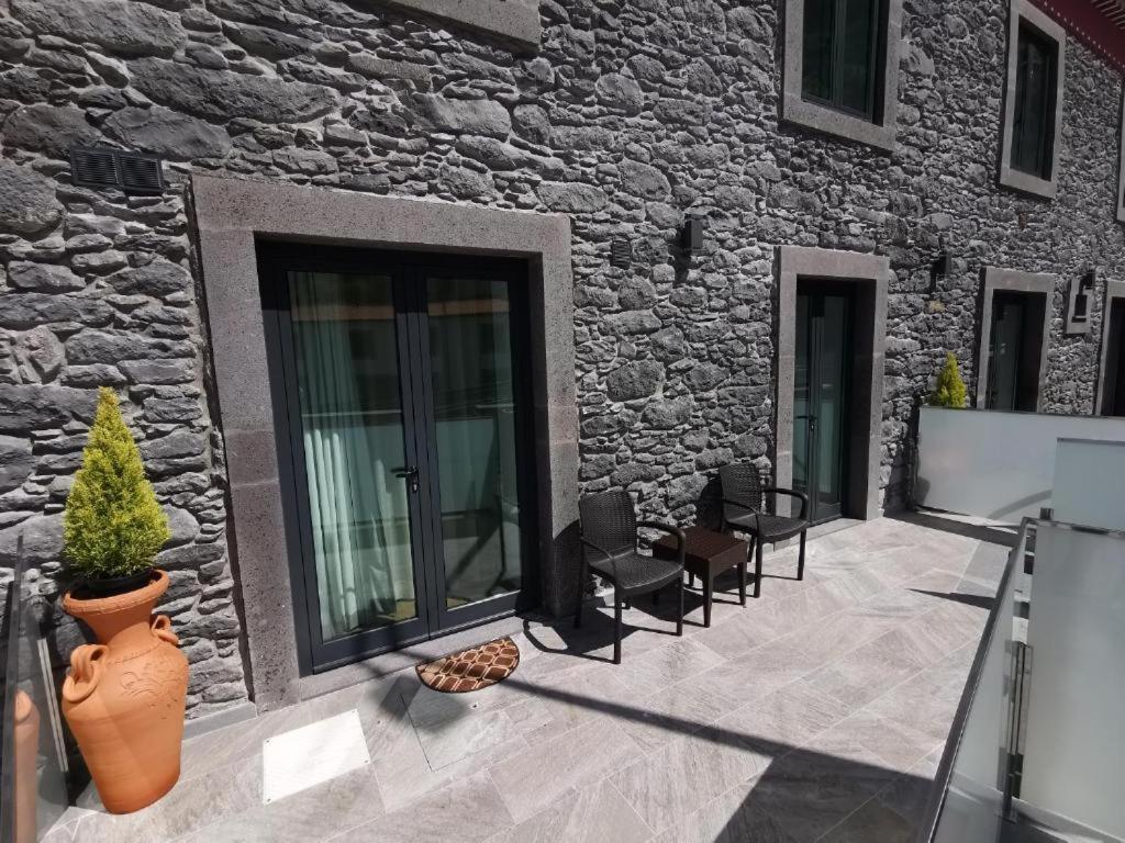 Chale Esmeralda - Charming Studios In Calheta Beach Luaran gambar